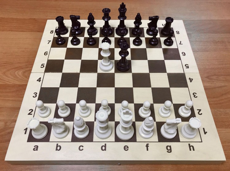 Фигуры шахматные пластиковые № 7 (с утяжелителем) с доской складной 43 см.