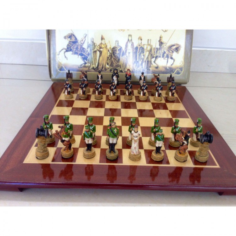 Шахматы "Наполеон и Кутузов" с цельной деревянной доской