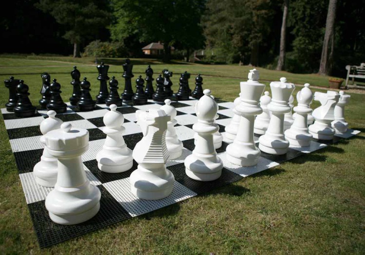 Напольные шахматные фигуры 61 с доской (пластик)