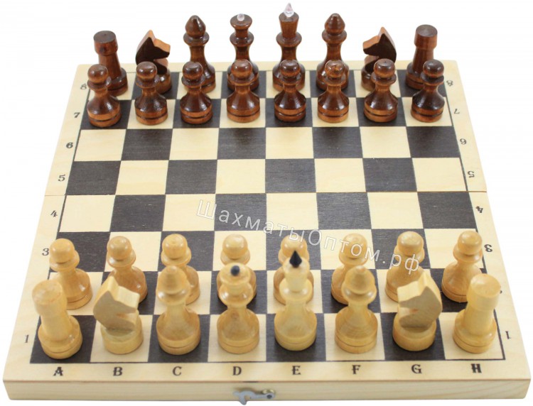 Шахматы обиходные лакированные в комплекте с доской  